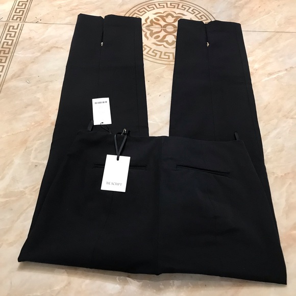 THE SCRIPT Size 8 - Picture 4 of 6